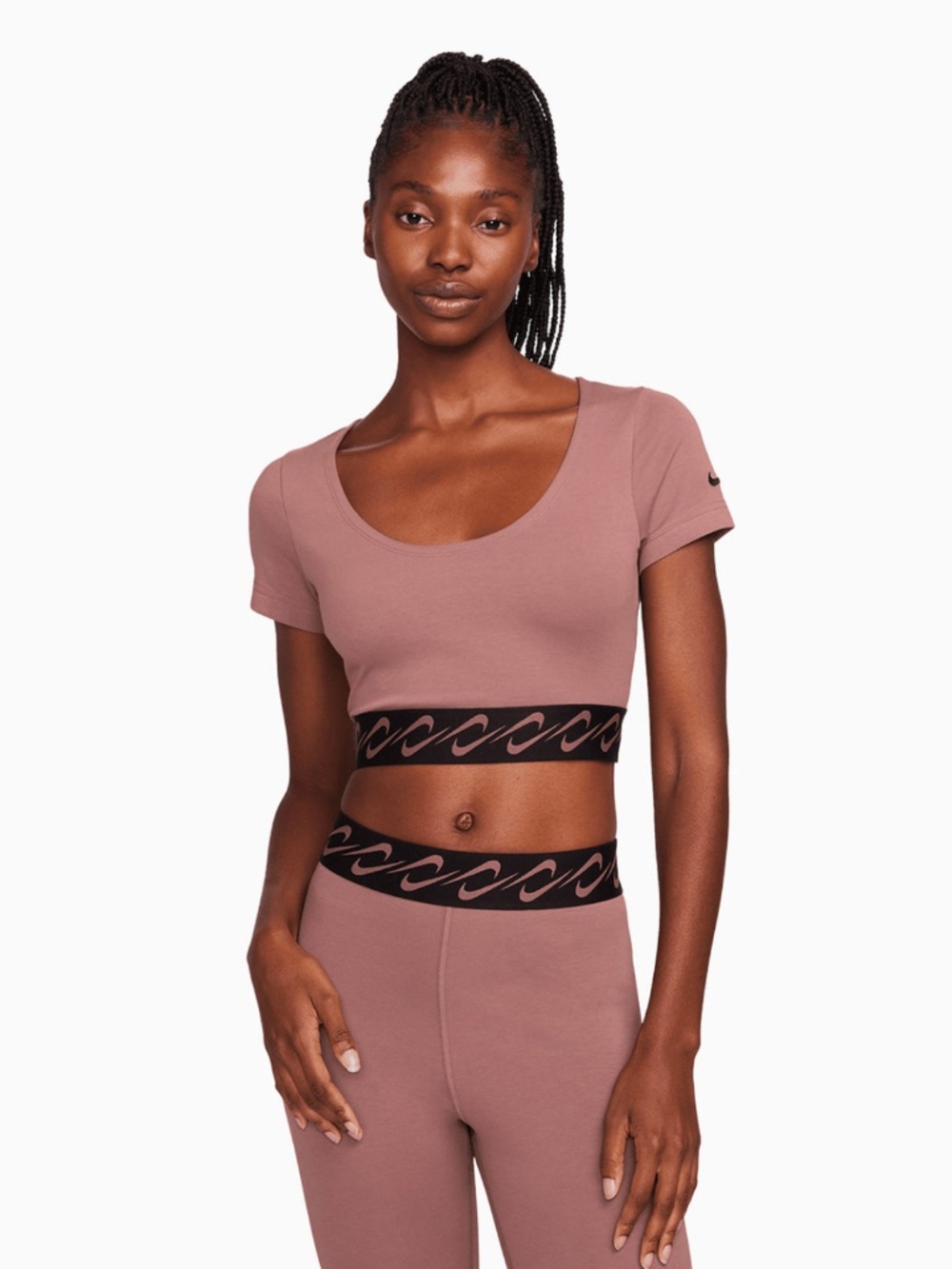 NIKE Women's Sportswear Essential Swoosh Outfit
